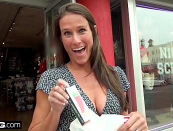 Софи Мари рогоносец ее мужа и получает массивные лица