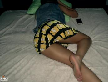 Веселая вечеринка после школы заканчивается для нее потерей невиновности.