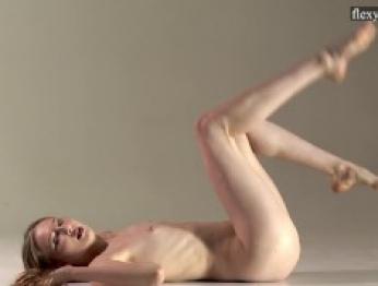 Сексуальная русская гимнастка супер акробатична