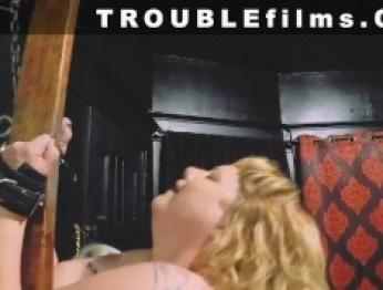 Что происходит во время извращенной БДСМ-оргии в подземелье?